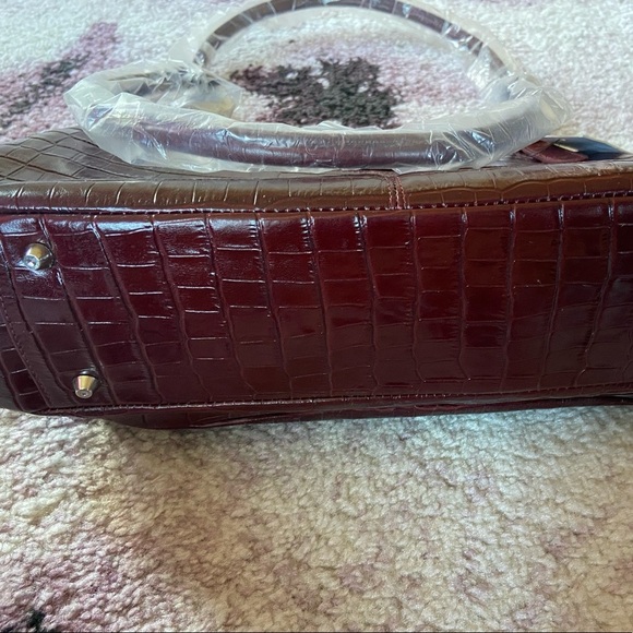 •Maxx New York• Croc Embossed Shoulder Bag - Picture 7 of 10